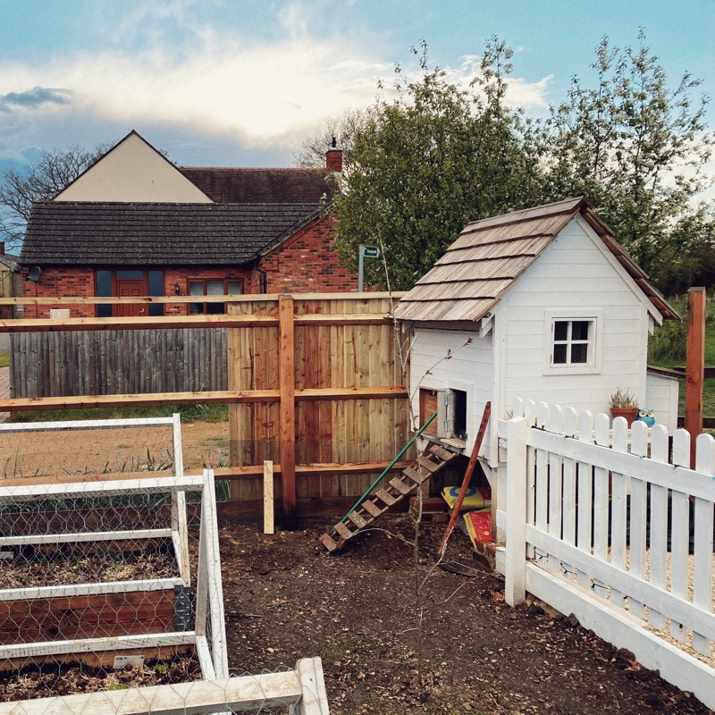 Chciken area DIY fencing